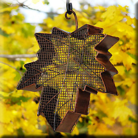 MAPLE LEAF BIRD FEEDER