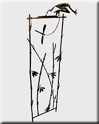 ROCKING FROG TRELLIS