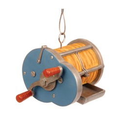 CAST REEL BIRD FEEDER